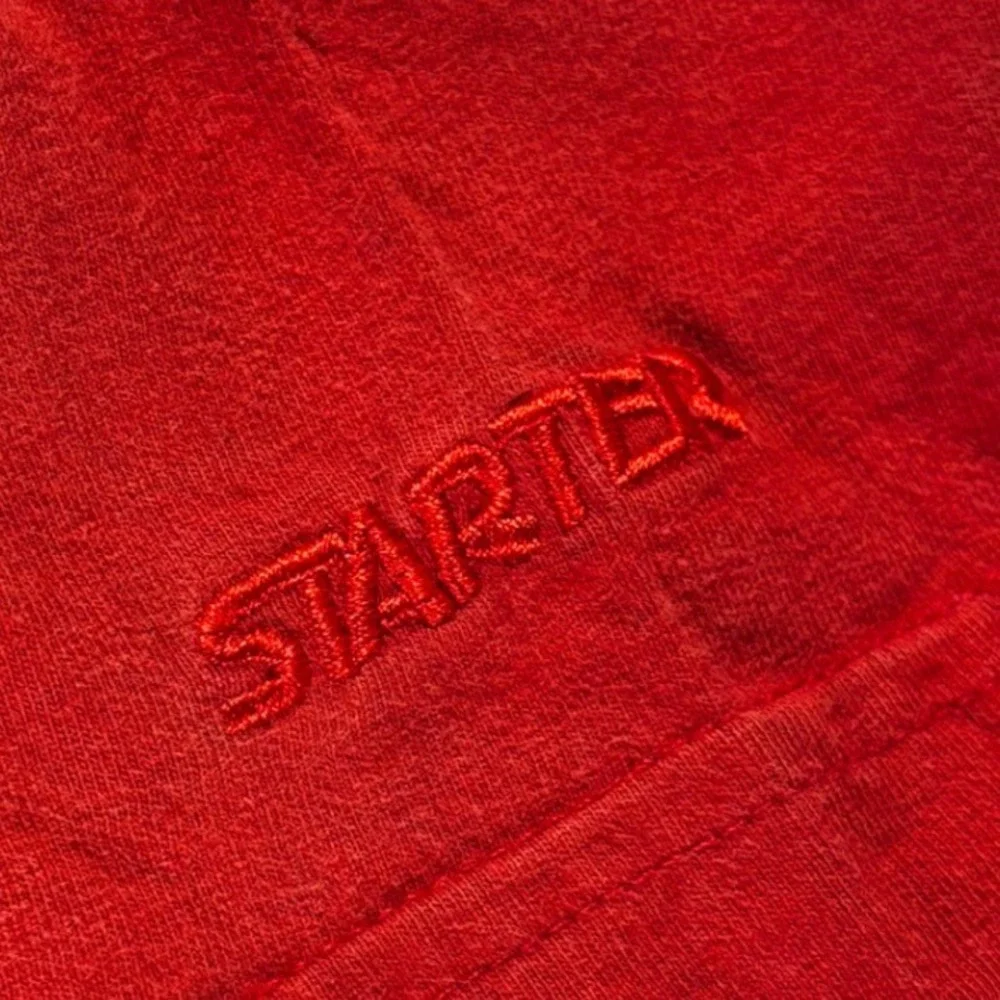 VTG Starter Mens Red Short Sleeve‎ V-Neck T-Shirt Embroidered Logo Casual Medium